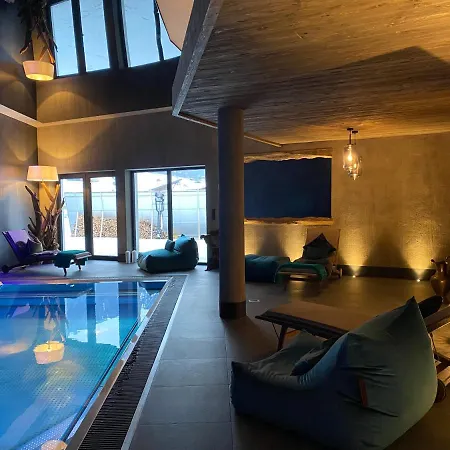 Villa22 *